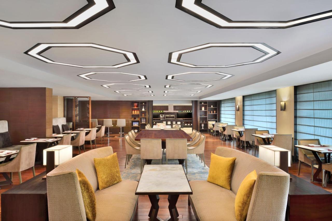 Jw Marriott Hotel New Delhi Aerocity Ngoại thất bức ảnh The lounge at the airport