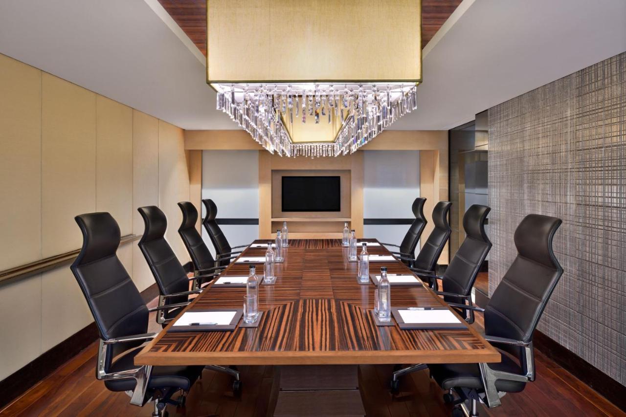 Jw Marriott Hotel New Delhi Aerocity Ngoại thất bức ảnh Boardroom at The Westin Mumbai International Airport