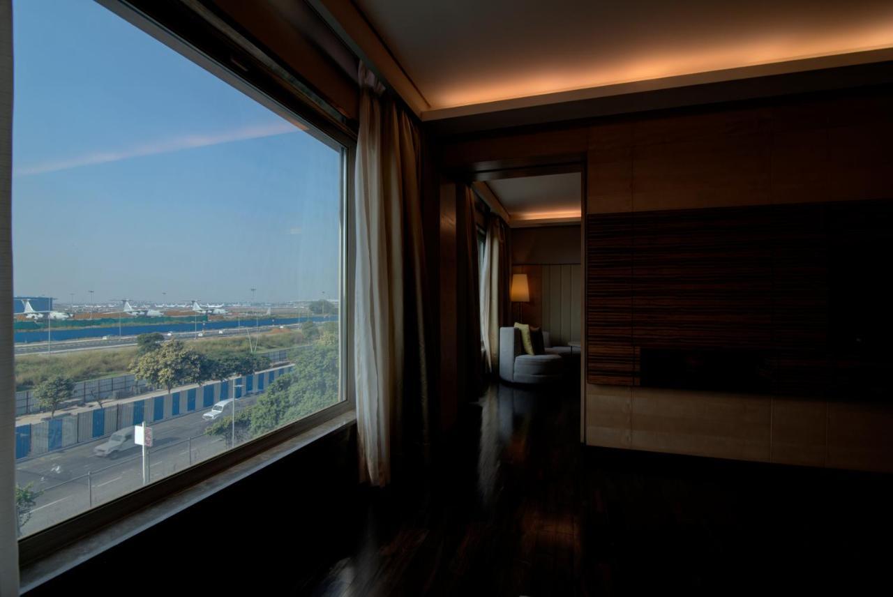 Jw Marriott Hotel New Delhi Aerocity Ngoại thất bức ảnh The interior of a suite at the Taj Mahal Palace, Mumbai