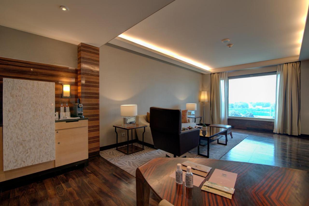 Jw Marriott Hotel New Delhi Aerocity Ngoại thất bức ảnh A suite at the hotel