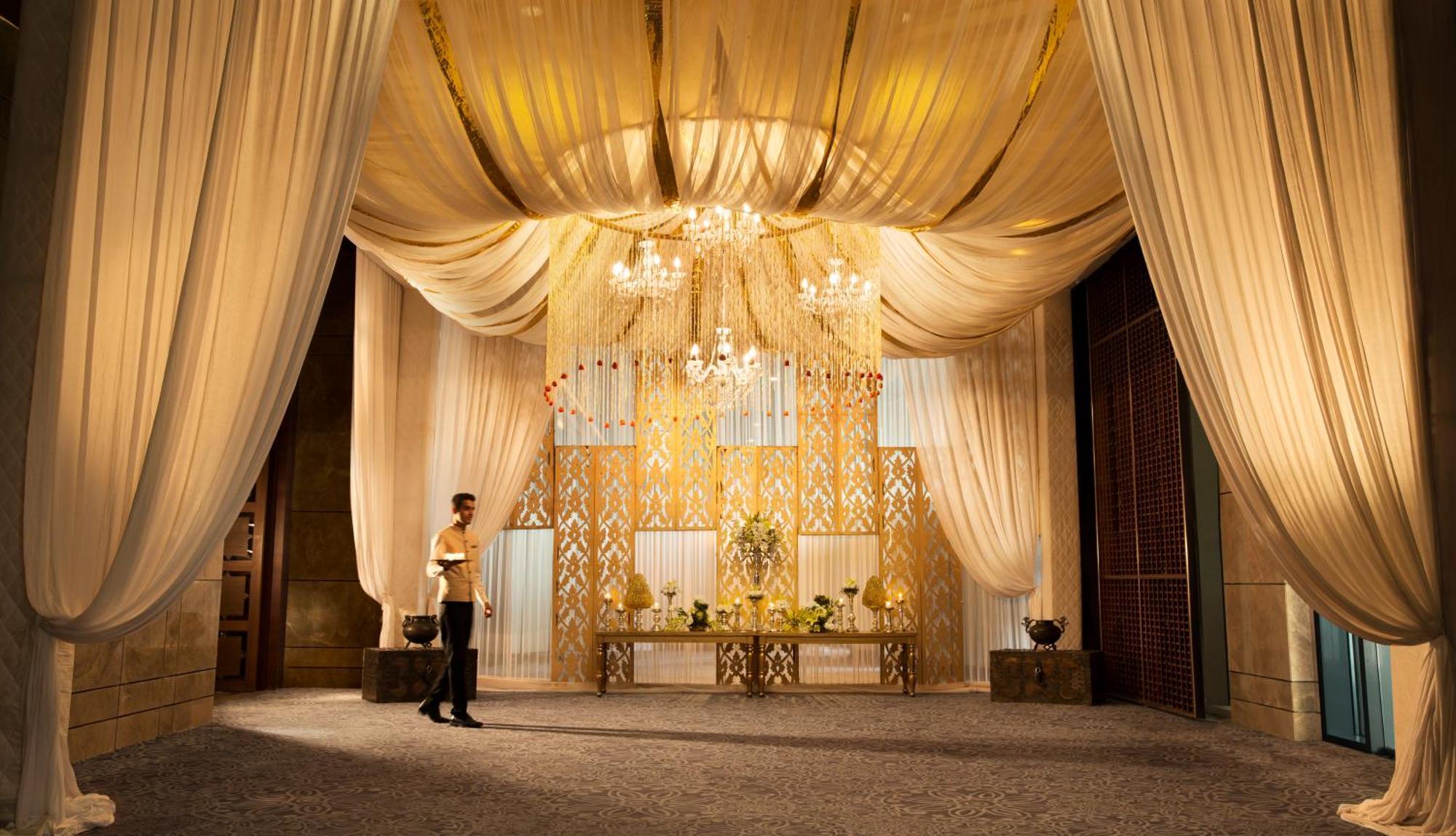 Jw Marriott Hotel New Delhi Aerocity Ngoại thất bức ảnh The lobby of the Ritz-Carlton, Dubai
