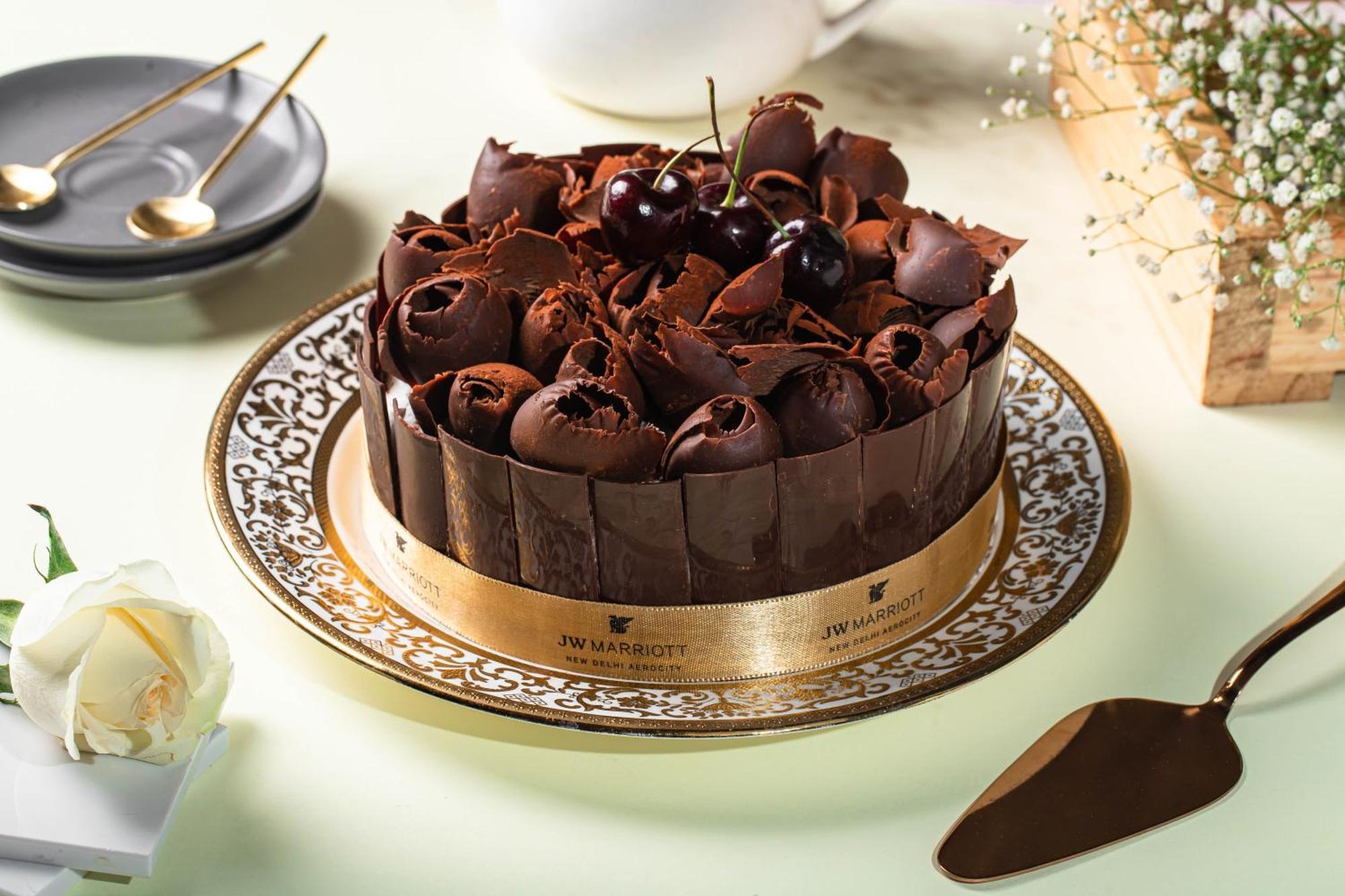 Jw Marriott Hotel New Delhi Aerocity Ngoại thất bức ảnh A chocolate cake