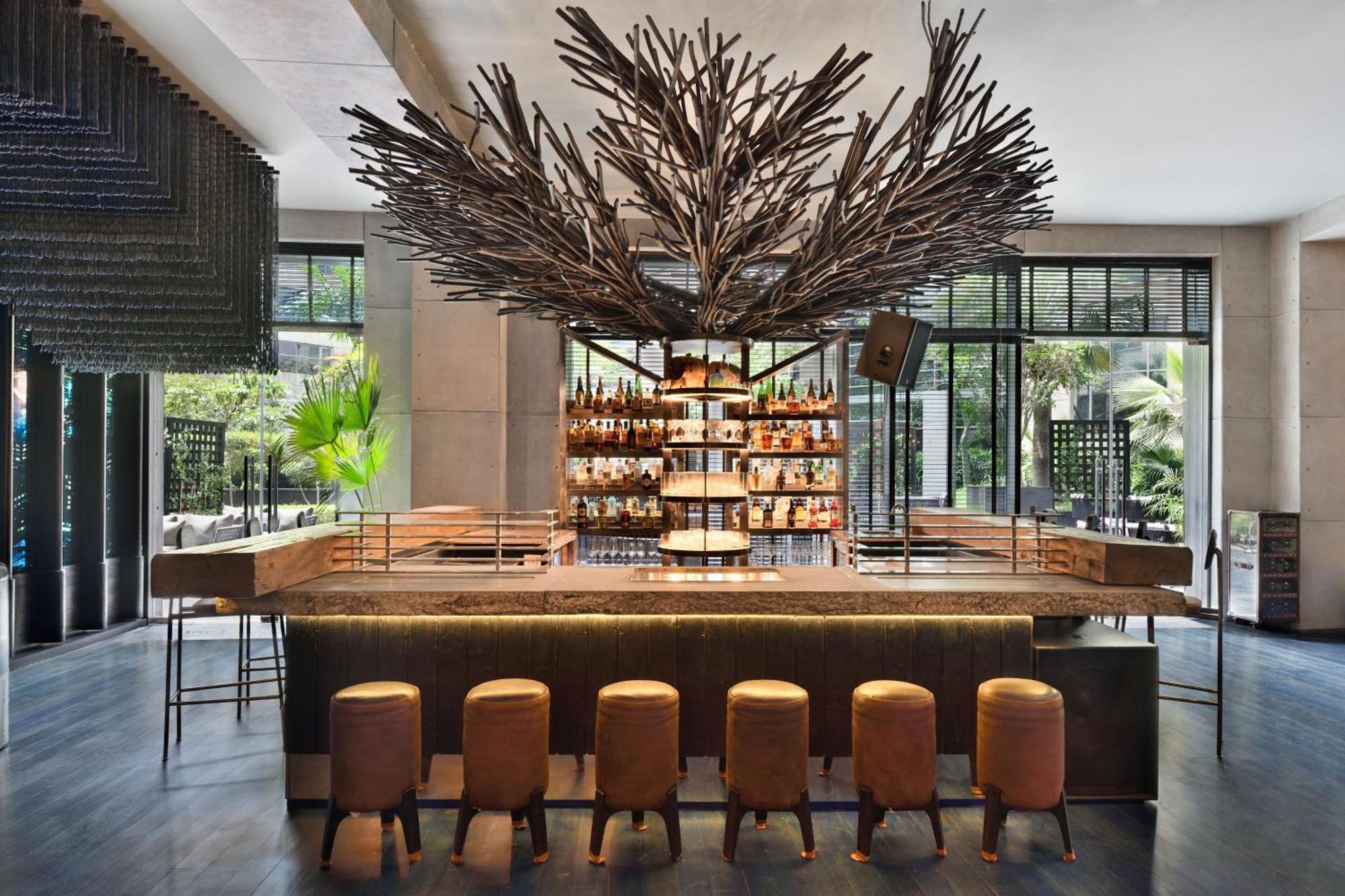 Jw Marriott Hotel New Delhi Aerocity Ngoại thất bức ảnh The bar at the hotel